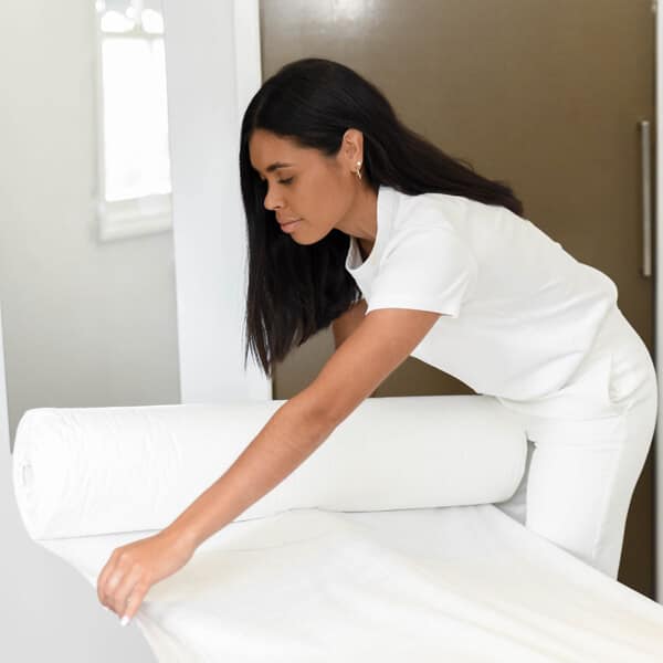 Easydry bed roll or couch roll. It has a smooth texture. It can be used at the spa or at the physio. It covers beauty beds, beauty couches and examination tables. Available in white.