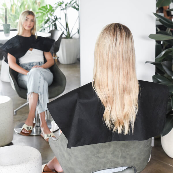 Easydry Shoulder Cape is ideal for salon visit, especially for colour clients. It has two layers. An absorbetn layer to absorb any excess colour and a reistant layer to protect clients clothing. Available in black or white and in quantities of 150, 300 or 600.