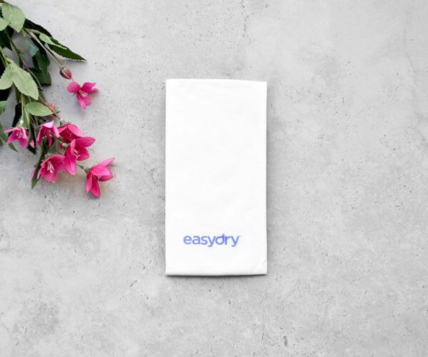 Easydry medium beauty towel or medium disposable towel. It has a smooth texture. It can be used during spa or beauty treatments. Available in black or white in quantities of 50, 200, 450 or 900.