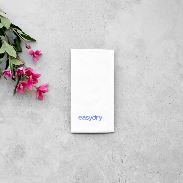Easydry medium beauty towel or medium disposable towel. It has a smooth texture. It can be used during spa or beauty treatments. Available in black or white in quantities of 50, 200, 450 or 900.