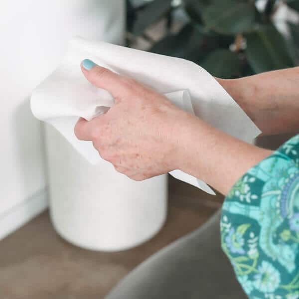 Easydry Hand Towel or Small Towel being used to dry a stylists hands in a salon