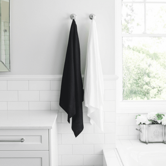 The Easydry Bath towel is also know as the large towel, bath towel or shower towel. It can be use in salons, spas, gyms, swimming pools, hospitality and more.