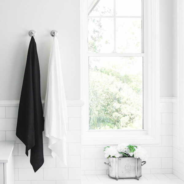 The Easydry Bath towel is also know as the large towel, bath towel or shower towel. It can be use in salons, spas, gyms, swimming pools, hospitality and more.