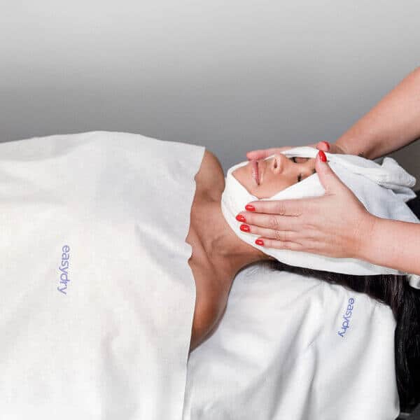 Medium Towel from Easydry. These towels come in white and black. The ideal towel for your salon, beauty salon, spa or aestheticians.