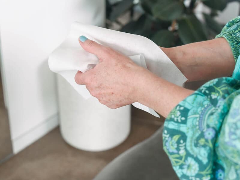 The Easydry Thermal towel is also know as the Hot Towel or Hot Shave Towel. It is thicker and has a special texture, making it easy to heat or chill. It can be used for hot shaves, thermal treatments and facials.