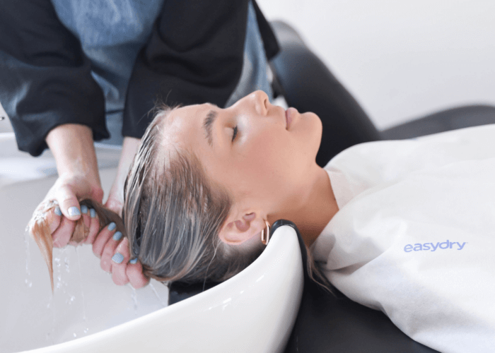 Easydry medium disposable towels are ideal for your clients. You will only need 1 to dry and wrap your clients hair. Sustainable and luxurious - this is a crowd pleasing product.